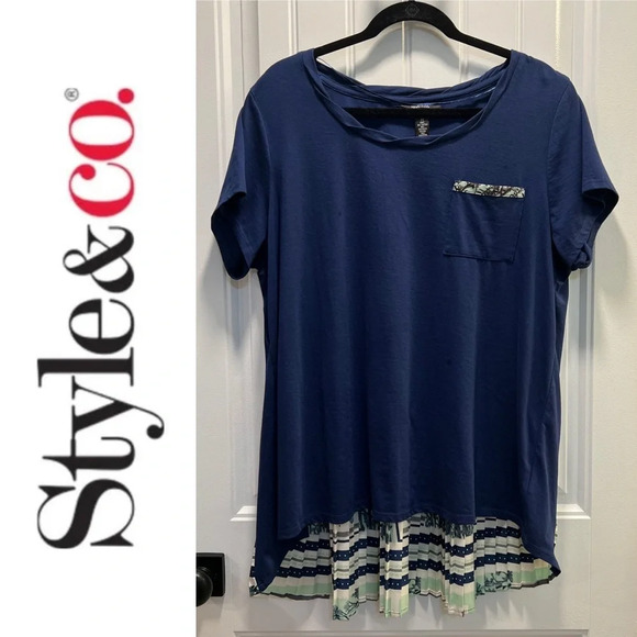 Style & Co Short Sleeved Navy Tee with Silky Pleated Back. Size 2X. - Picture 2 of 7